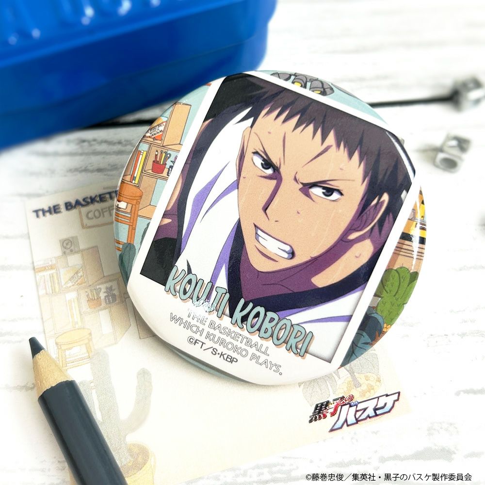 黒子のバスケ×文房具カフェ カフェポスターモチーフ 缶バッジ 小堀浩志